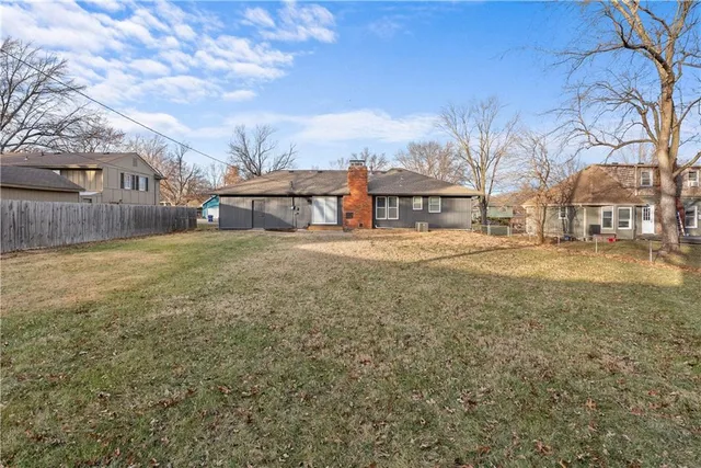 $299,900 | 811 Northeast Mulberry Street, Lee's Summit, MO 64086