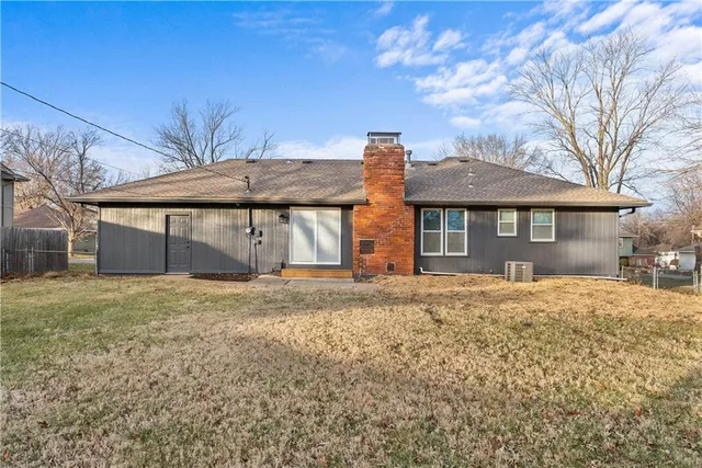 $299,900 | 811 Northeast Mulberry Street, Lee's Summit, MO 64086
