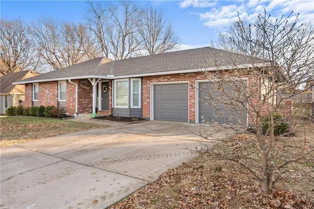 $299,900 | 811 Northeast Mulberry Street, Lee's Summit, MO 64086