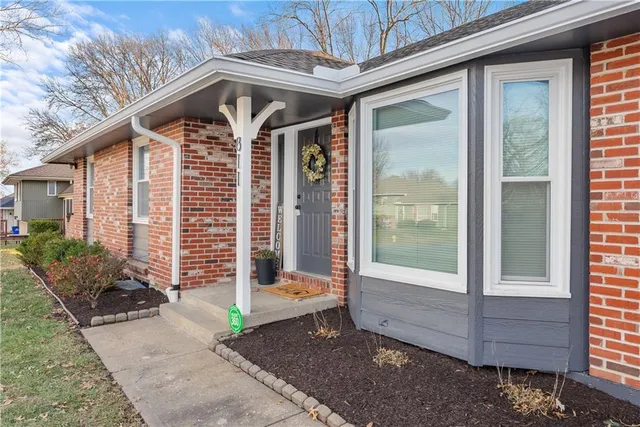 $299,900 | 811 Northeast Mulberry Street, Lee's Summit, MO 64086