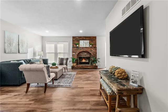 $299,900 | 811 Northeast Mulberry Street, Lee's Summit, MO 64086