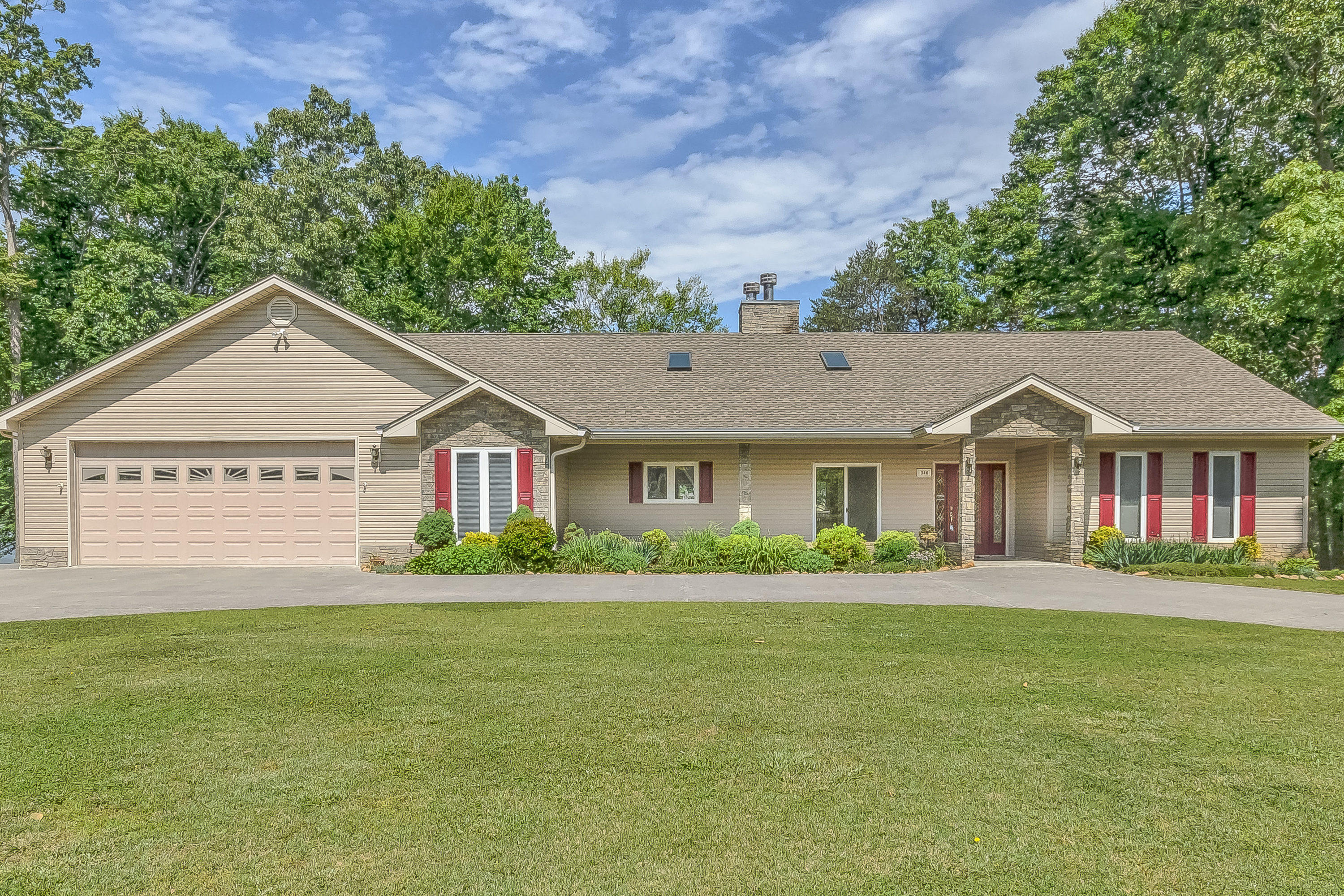 346 Devon Way Road Baneberry, TN 37890 - Photo 2 of 38 346 Devon Way Rd White Pine TN-MLS_Size-