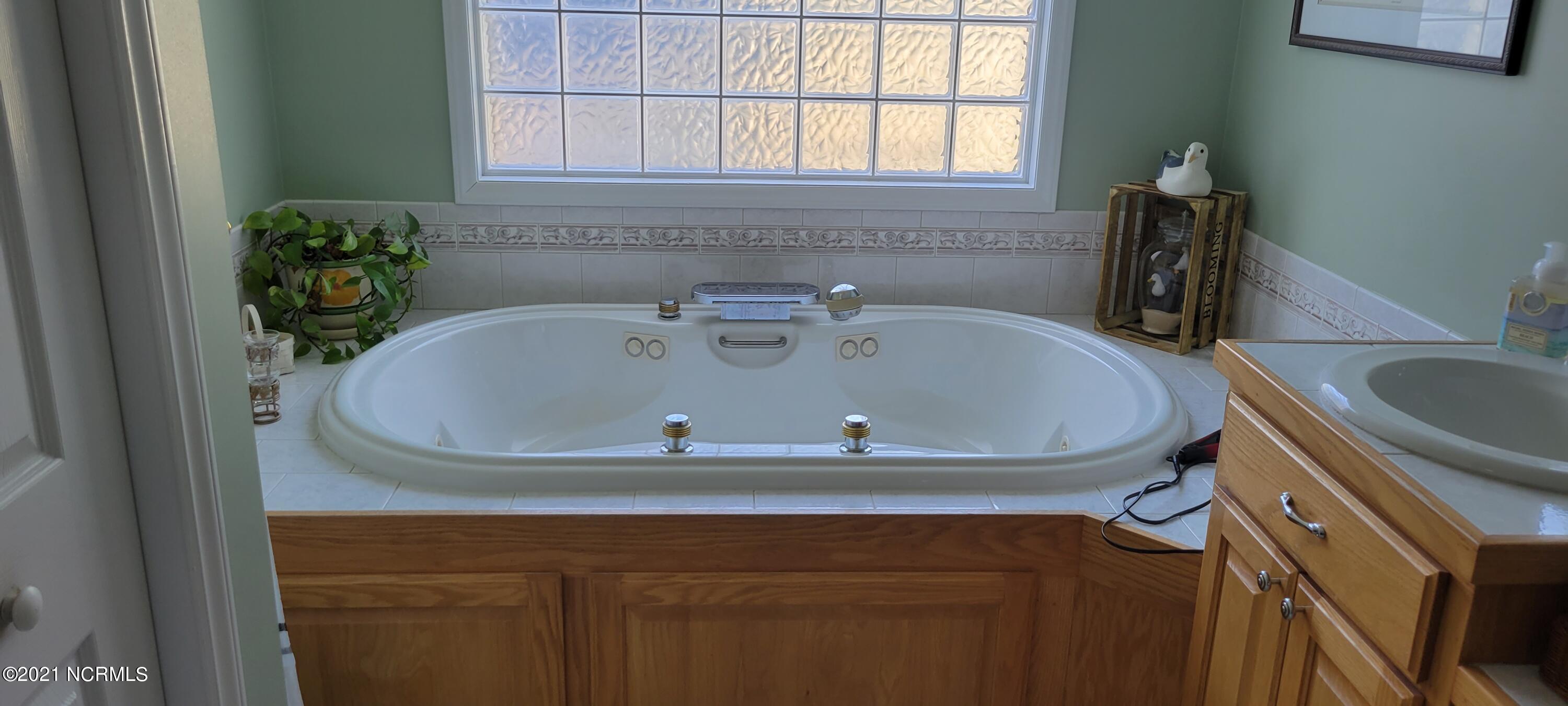 2175 Robersonville Road Washington, NC 27889 - Photo 84 of 111 Master bath whirlpool tub