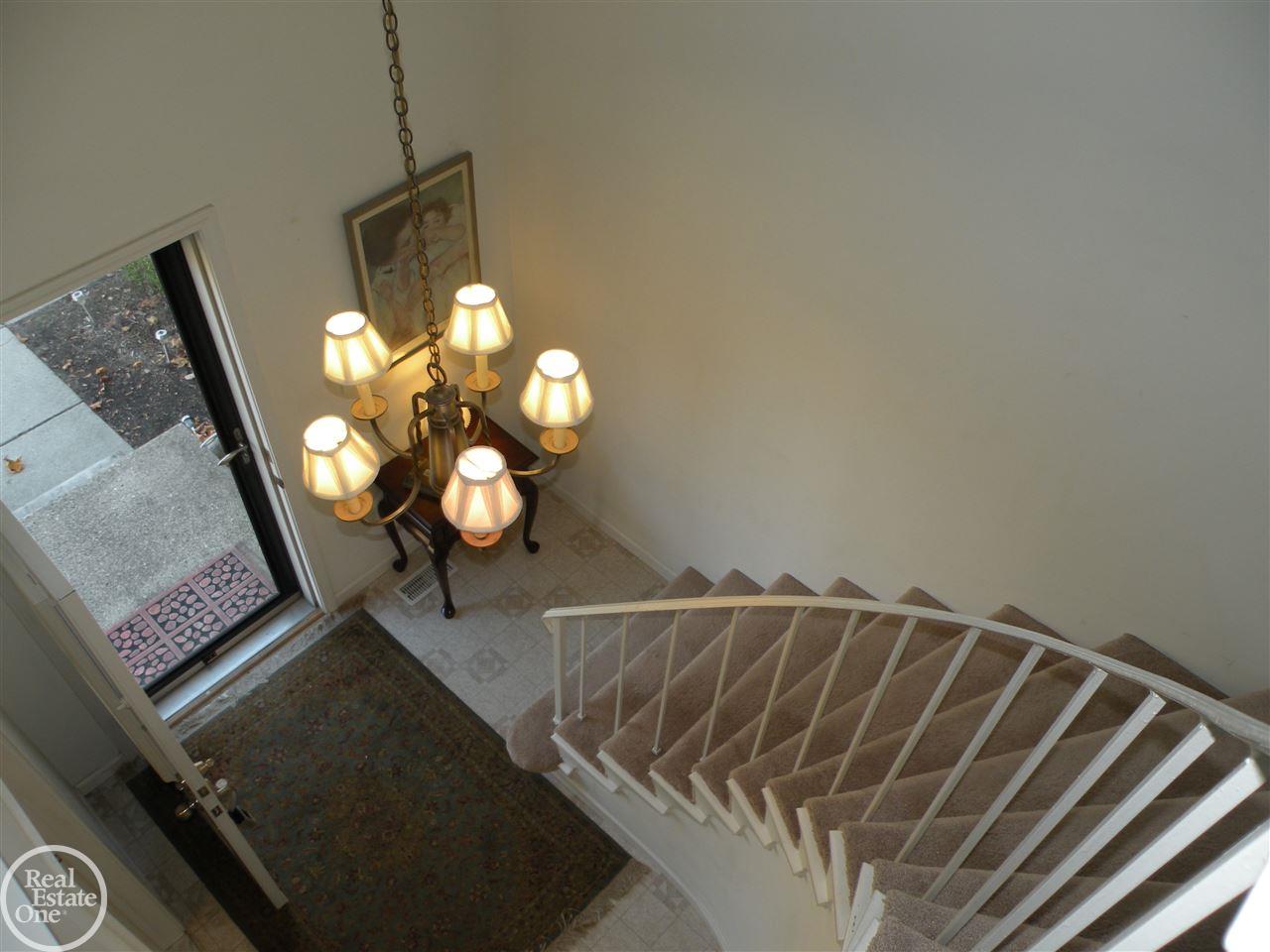74 Longford Drive Rochester, MI 48309 - Photo 30 of 33 31269681-29.JPG