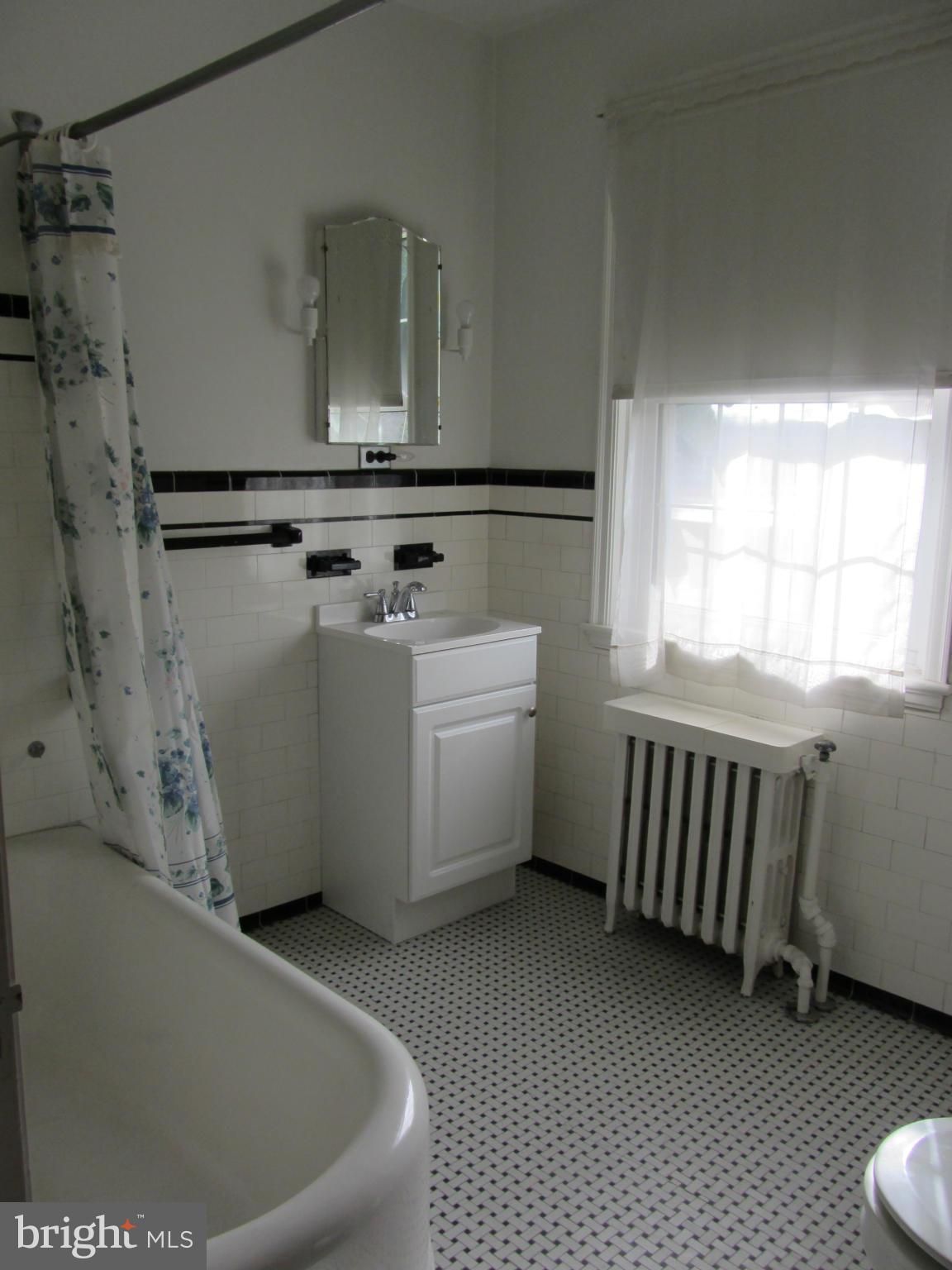 203 Aigburth Road Baltimore, MD 21286 - Photo 13 of 21 Hall Bath
