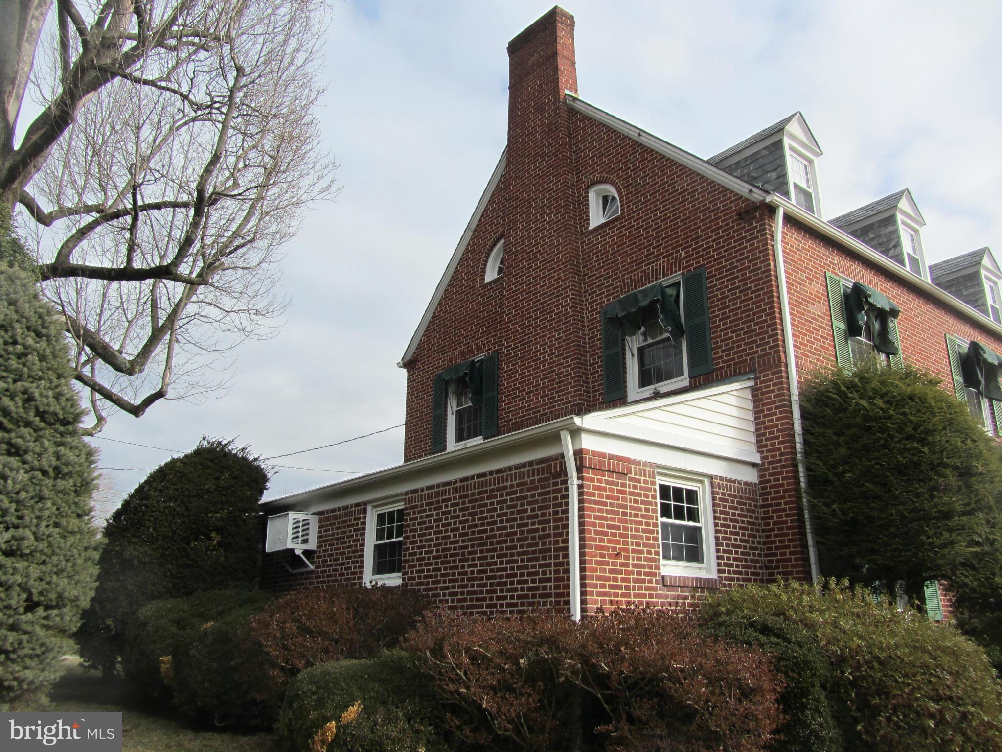 203 Aigburth Road Baltimore, MD 21286 - Photo 17 of 21 Side View - Showing Sunroom