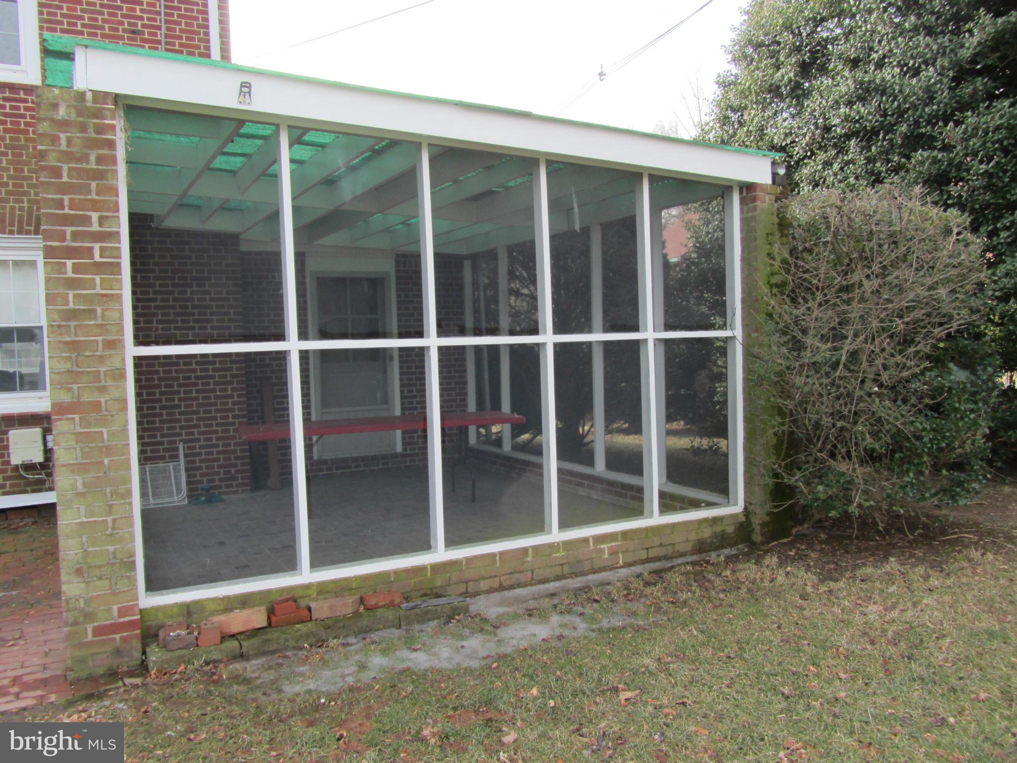 203 Aigburth Road Baltimore, MD 21286 - Photo 18 of 21 Screened-in Patio