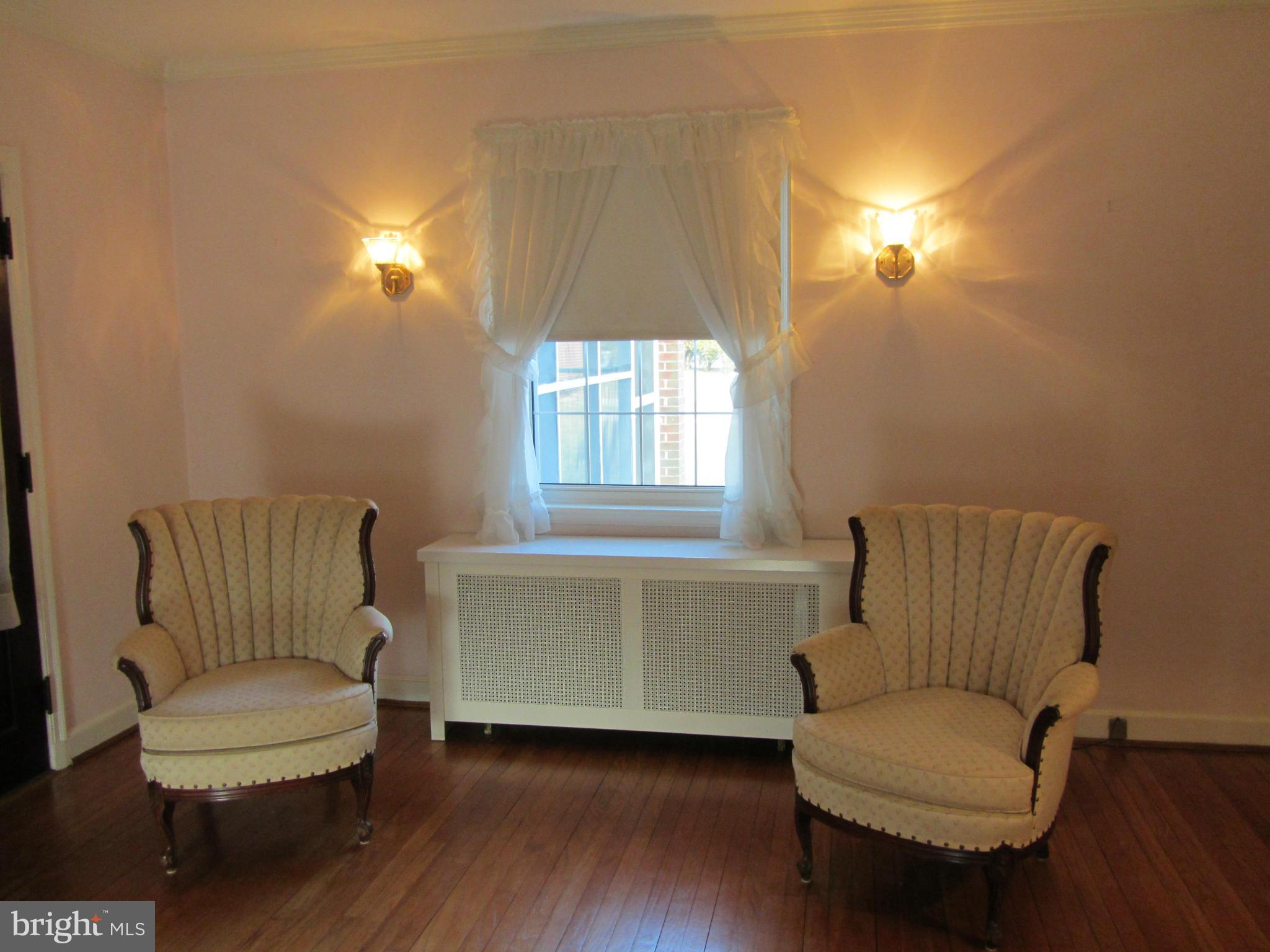 203 Aigburth Road Baltimore, MD 21286 - Photo 7 of 21 Living Room