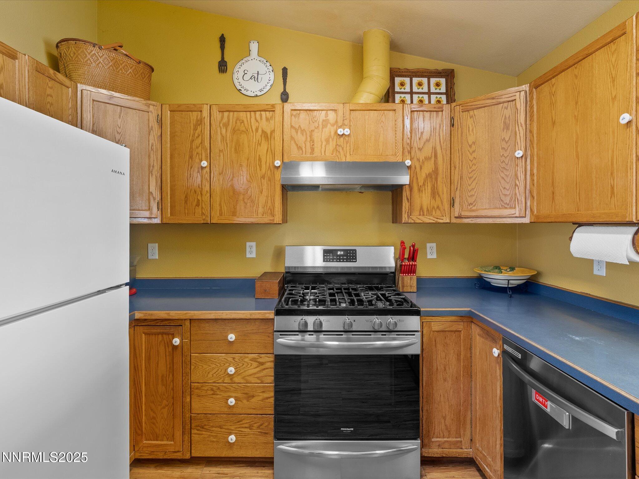 215 Hunter Park Way Fallon, NV 89406 - Photo 16 of 57 a kitchen with stainless steel appliances granite countertop a stove a sink and a refrigerator