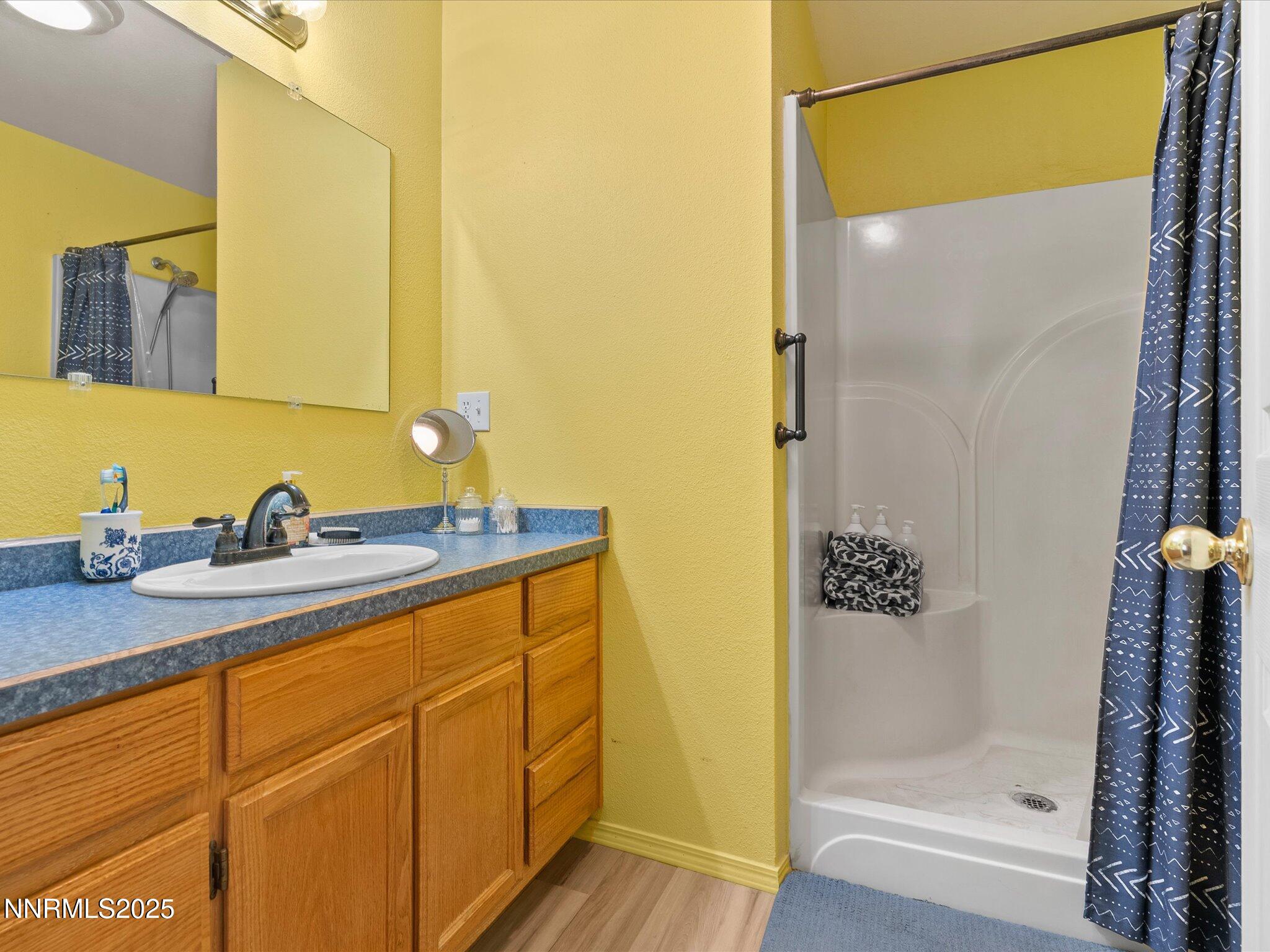 215 Hunter Park Way Fallon, NV 89406 - Photo 21 of 57 a bathroom with a granite countertop sink and a mirror