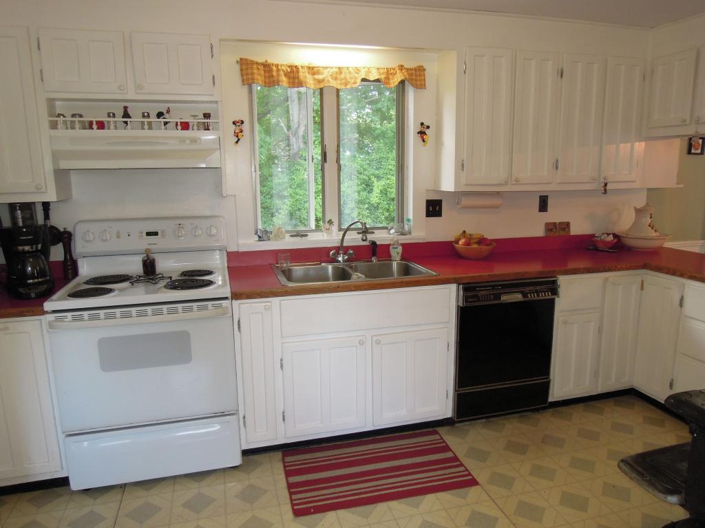 297 Chesterfield Road Hinsdale, NH 03451 - Photo 4 of 36 Gallery Image 4