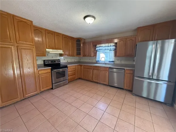 $1,995 | 4908 Robert Andrew Road, Greensboro, NC 27406