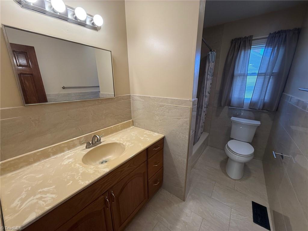 4908 Robert Andrew Road Greensboro, NC 27406 - Photo 6 of 23