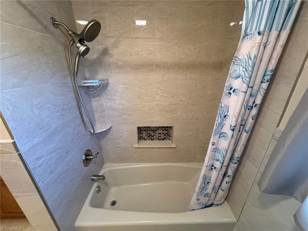 4908 Robert Andrew Road Greensboro, NC 27406 - Photo 7 of 23