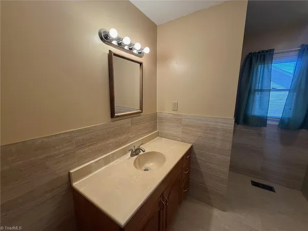 $1,995 | 4908 Robert Andrew Road, Greensboro, NC 27406