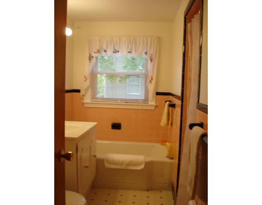 85 Ellsworth Road Peabody, MA 01960 - Photo 9 of 12 Gallery Image 9