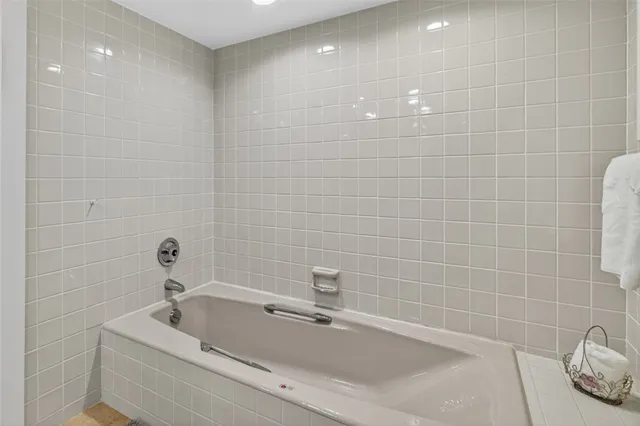 a view of sitting area with lounge chair