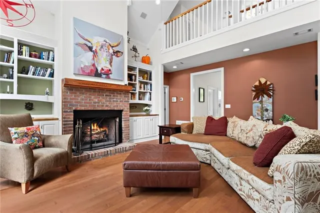 a view of livingroom with furniture