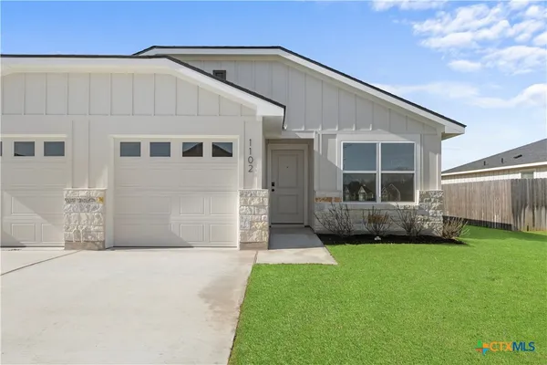 $179,990 | 1102 South College Avenue, Troy, TX 76579