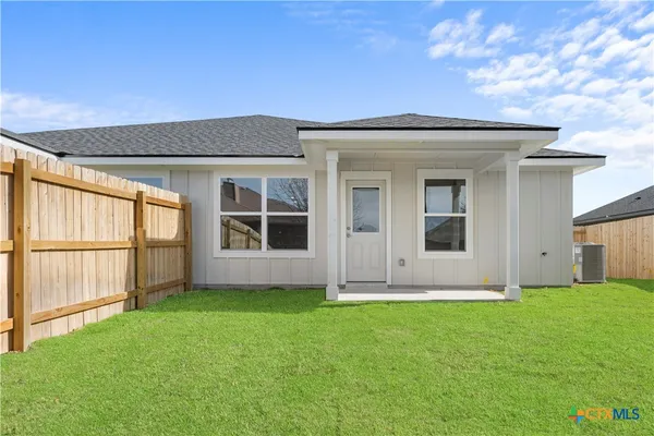 $179,990 | 1102 South College Avenue, Troy, TX 76579