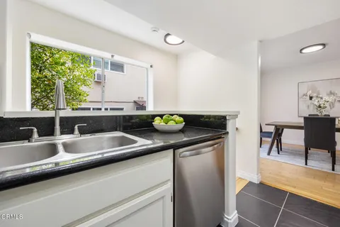 $749,888 | 49 North Parkwood Avenue, Unit 10, Pasadena, CA 91107