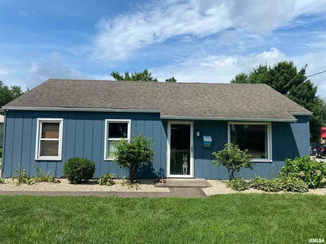 $125,000 | 402 North Madison Avenue, Wyoming, IL 61491