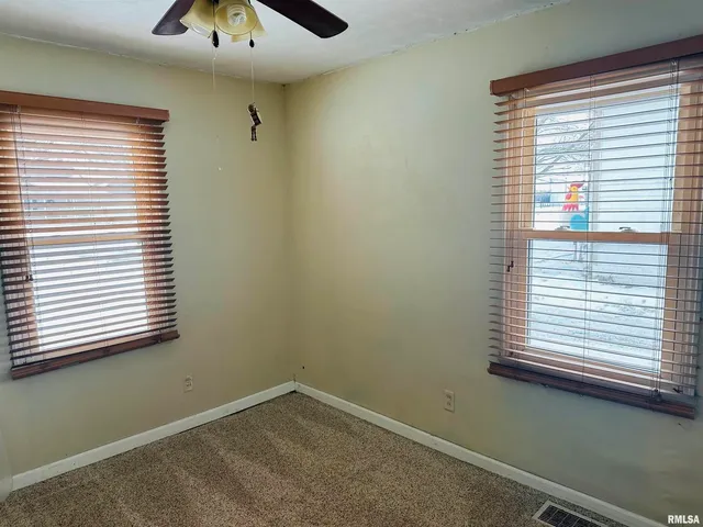 $125,000 | 402 North Madison Avenue, Wyoming, IL 61491