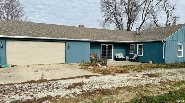 $125,000 | 402 North Madison Avenue, Wyoming, IL 61491