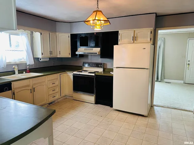 $125,000 | 402 North Madison Avenue, Wyoming, IL 61491