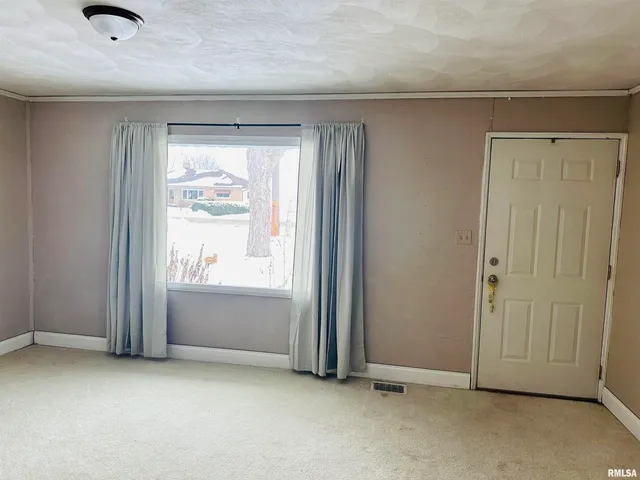 $125,000 | 402 North Madison Avenue, Wyoming, IL 61491