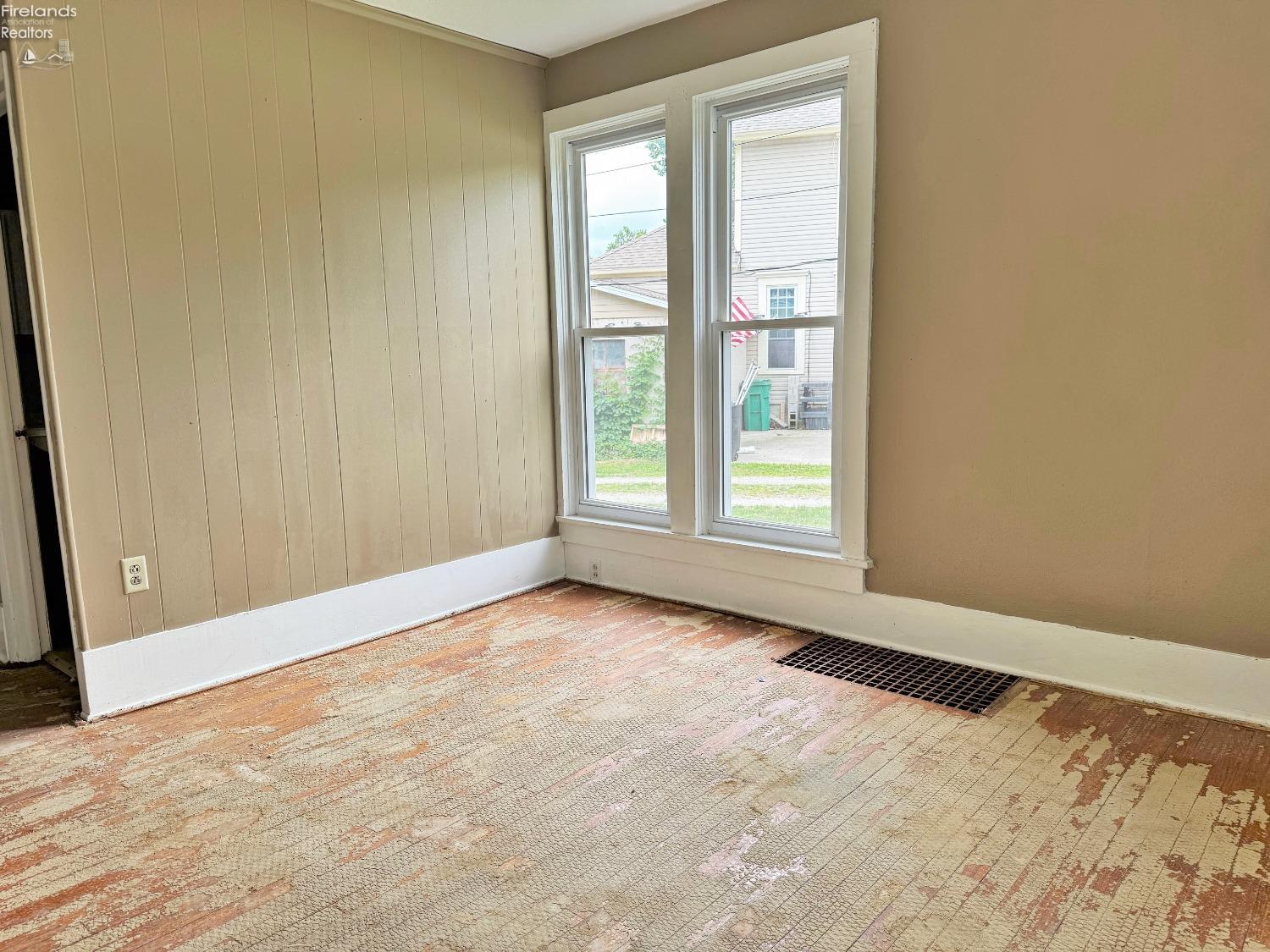 556 Rice Street Elmore, OH 43416 - Photo 12 of 19 Gallery Image 12