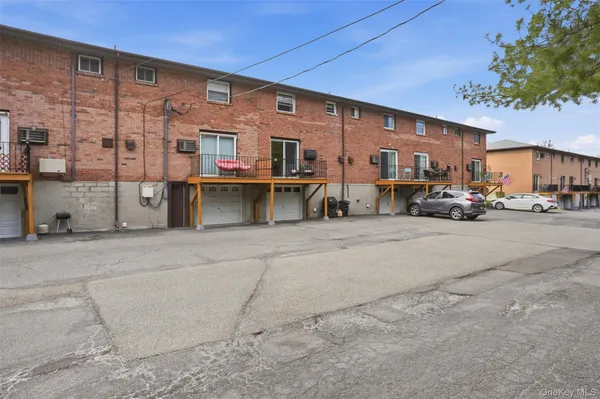 $275,000 | 304 Parr Meadow Drive, Unit 3D, Newburgh, NY 12550