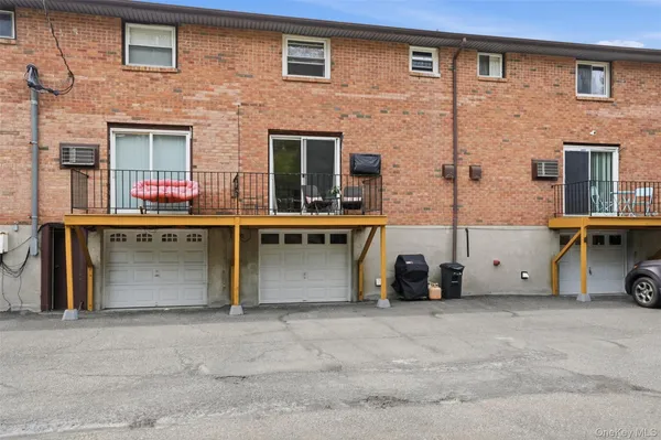 $275,000 | 304 Parr Meadow Drive, Unit 3D, Newburgh, NY 12550