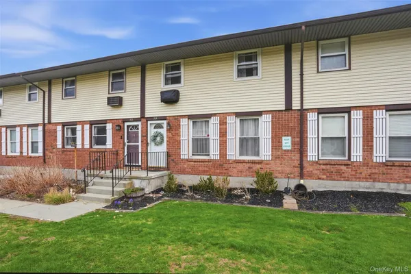 $275,000 | 304 Parr Meadow Drive, Unit 3D, Newburgh, NY 12550