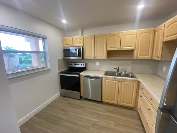 $1,750 | 6850 Royal Palm Boulevard, Unit 305G, Margate, FL 33063