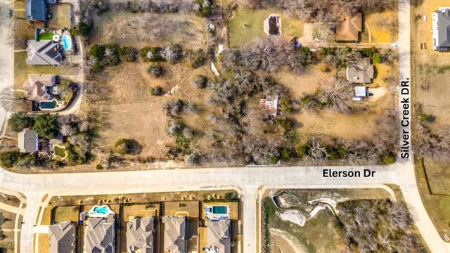 a street sign on a wall next to a building