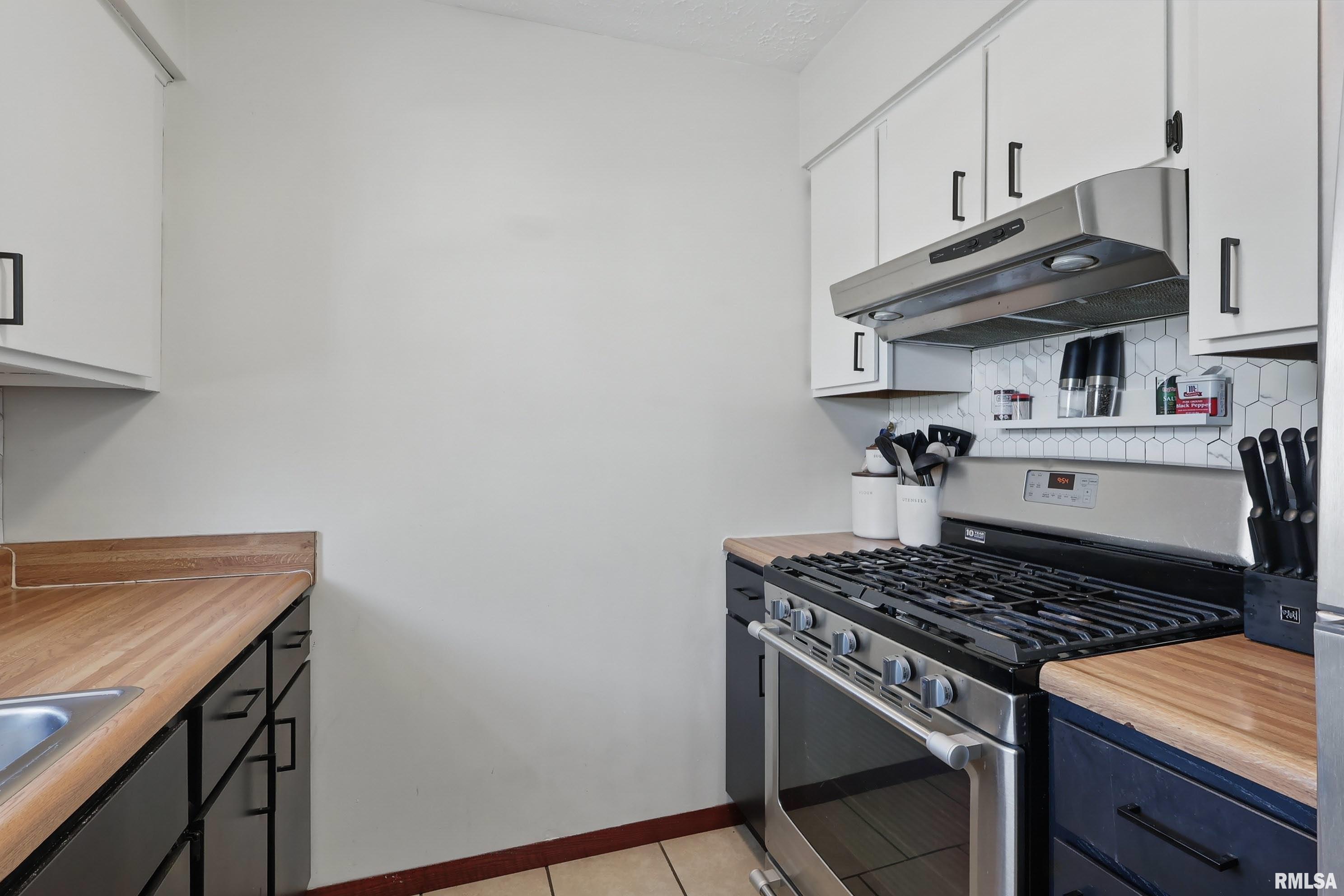 822 Donahue Eldridge, IA 52748 - Photo 14 of 35