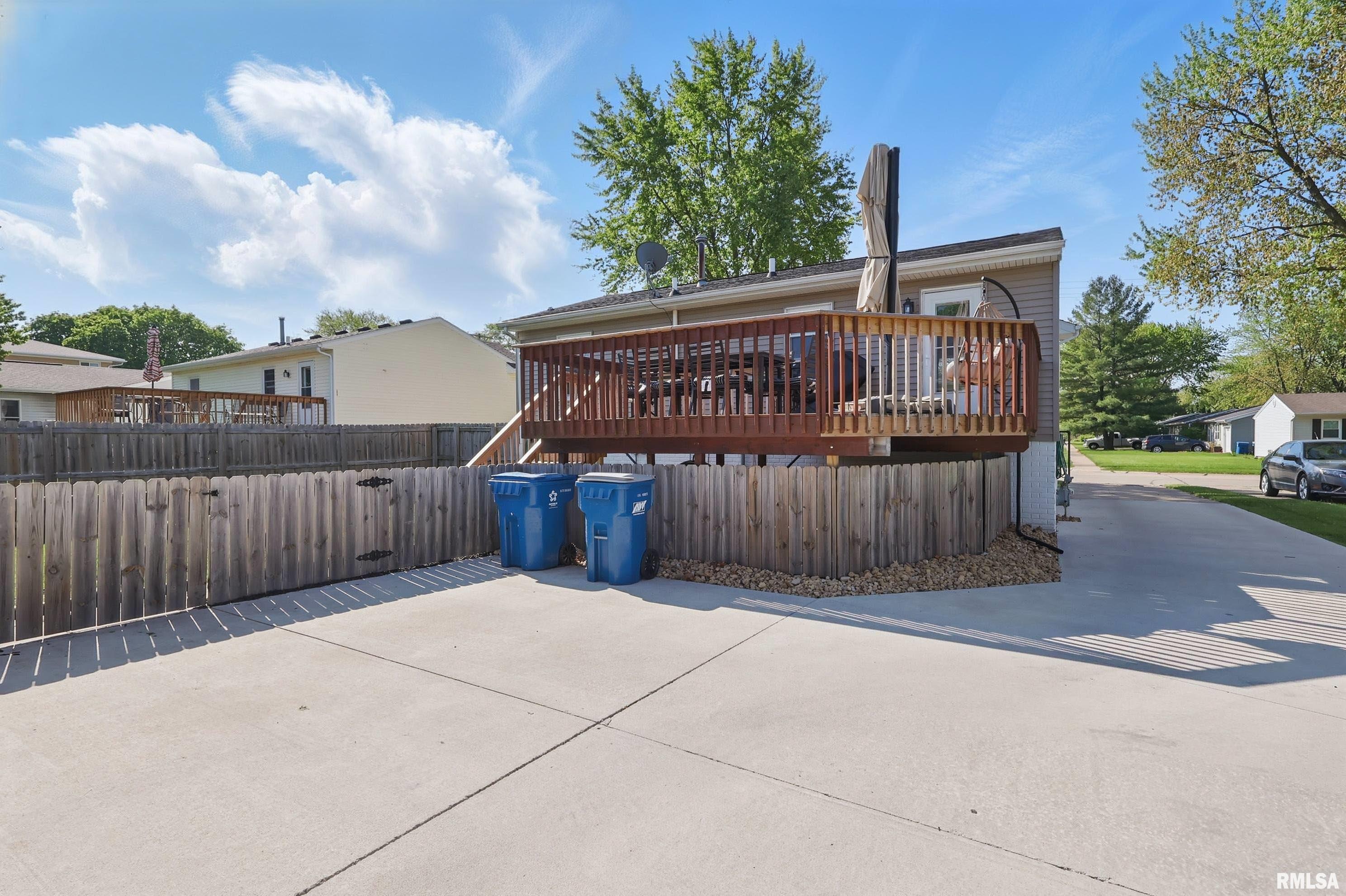 822 Donahue Eldridge, IA 52748 - Photo 5 of 35