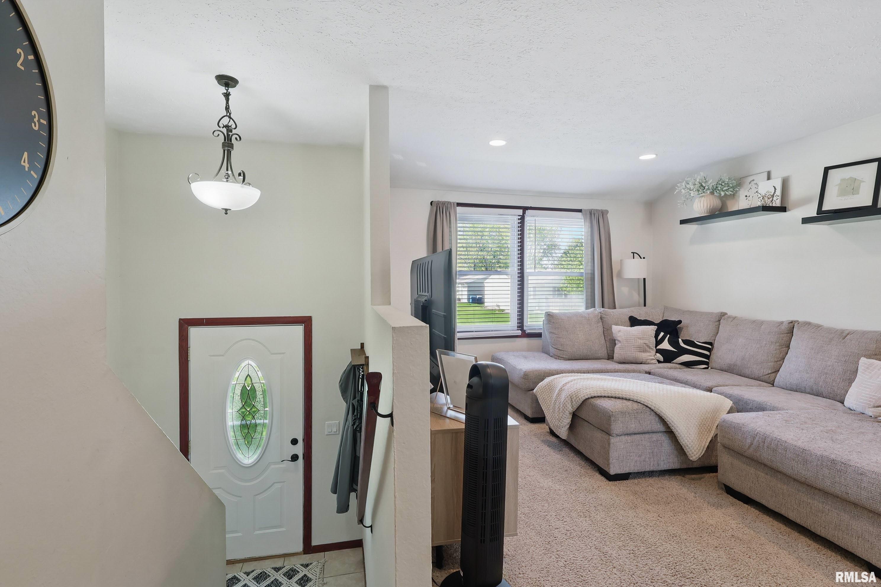 822 Donahue Eldridge, IA 52748 - Photo 6 of 35