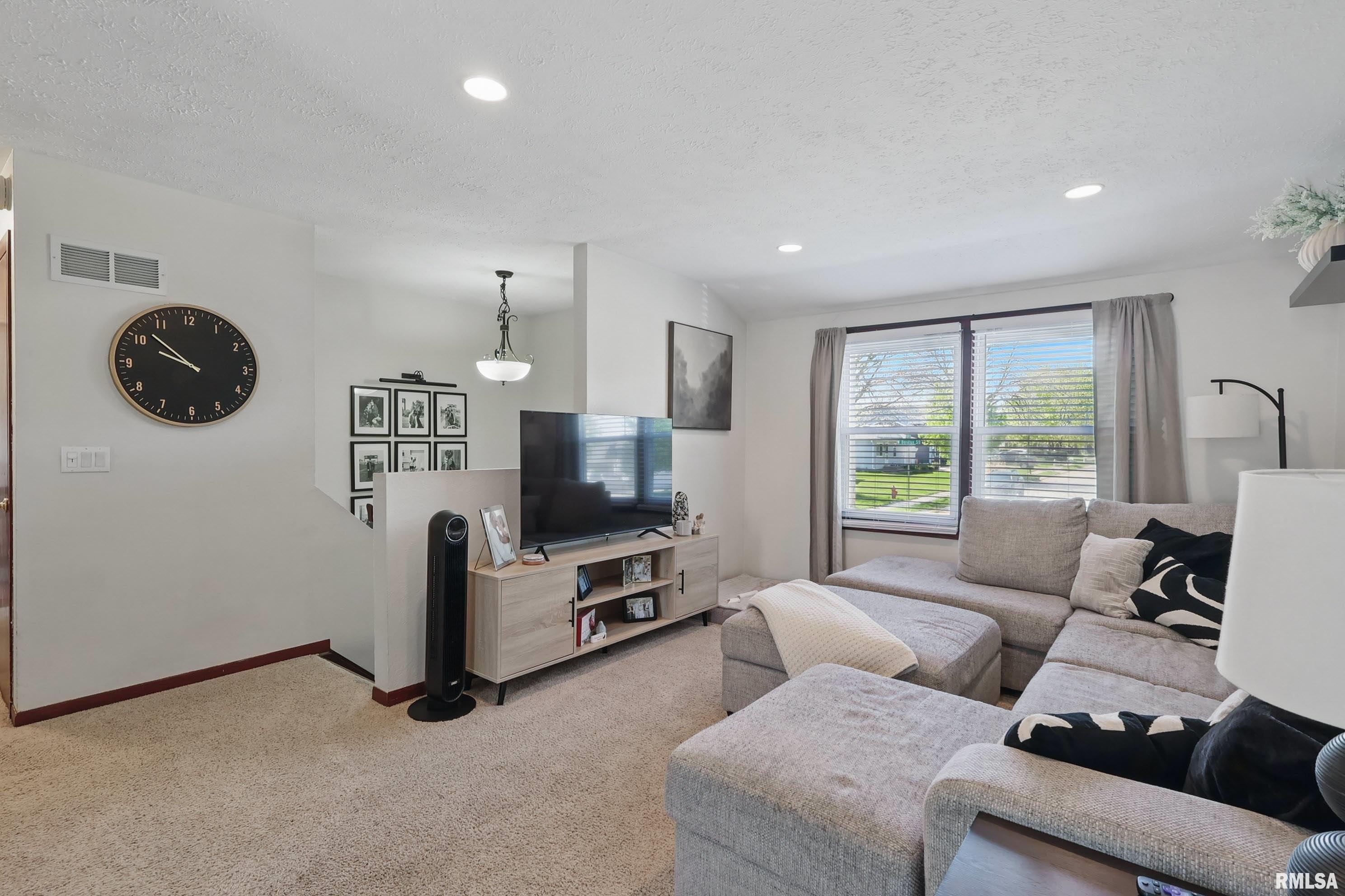 822 Donahue Eldridge, IA 52748 - Photo 10 of 35