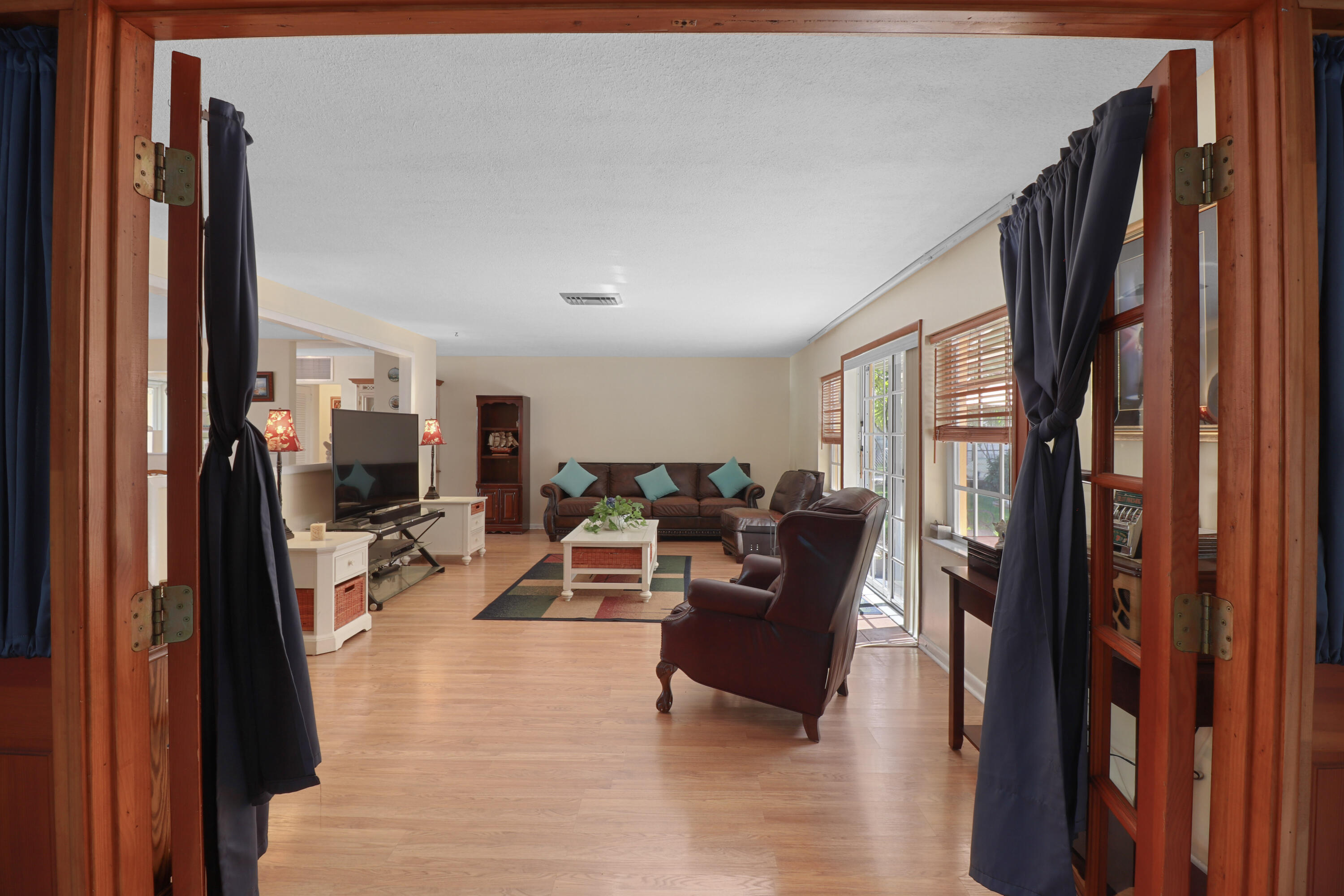 310 Wilma Circle Riviera Beach, FL 33404 - Photo 21 of 46 18-IMG_5940