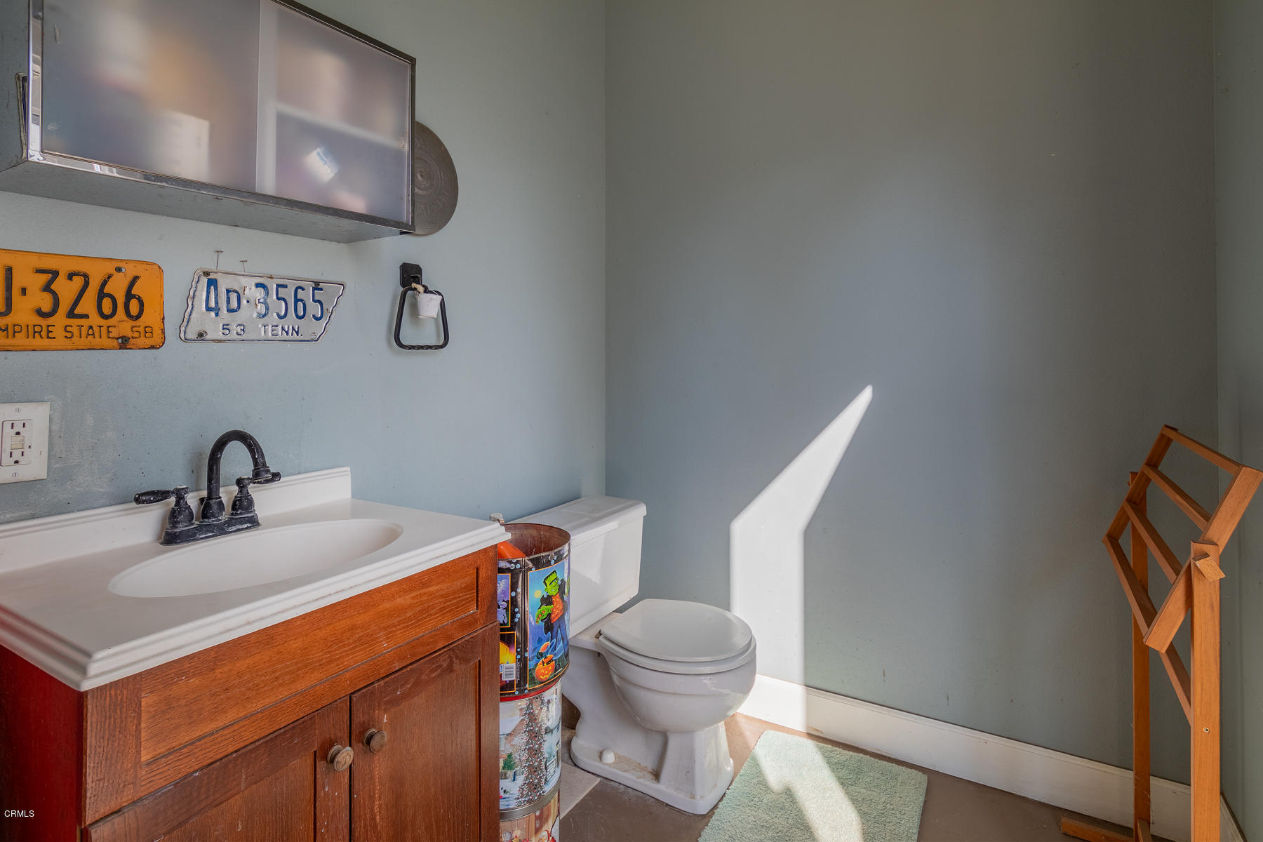 805 Tico Road Ojai, CA 93023 - Photo 31 of 43 1/2 bath
