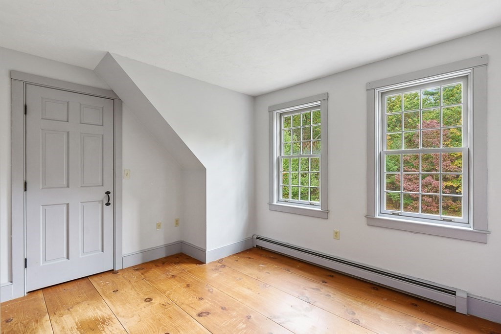 88 Bullard Road Princeton, MA 01541 - Photo 21 of 41 an empty room with windows