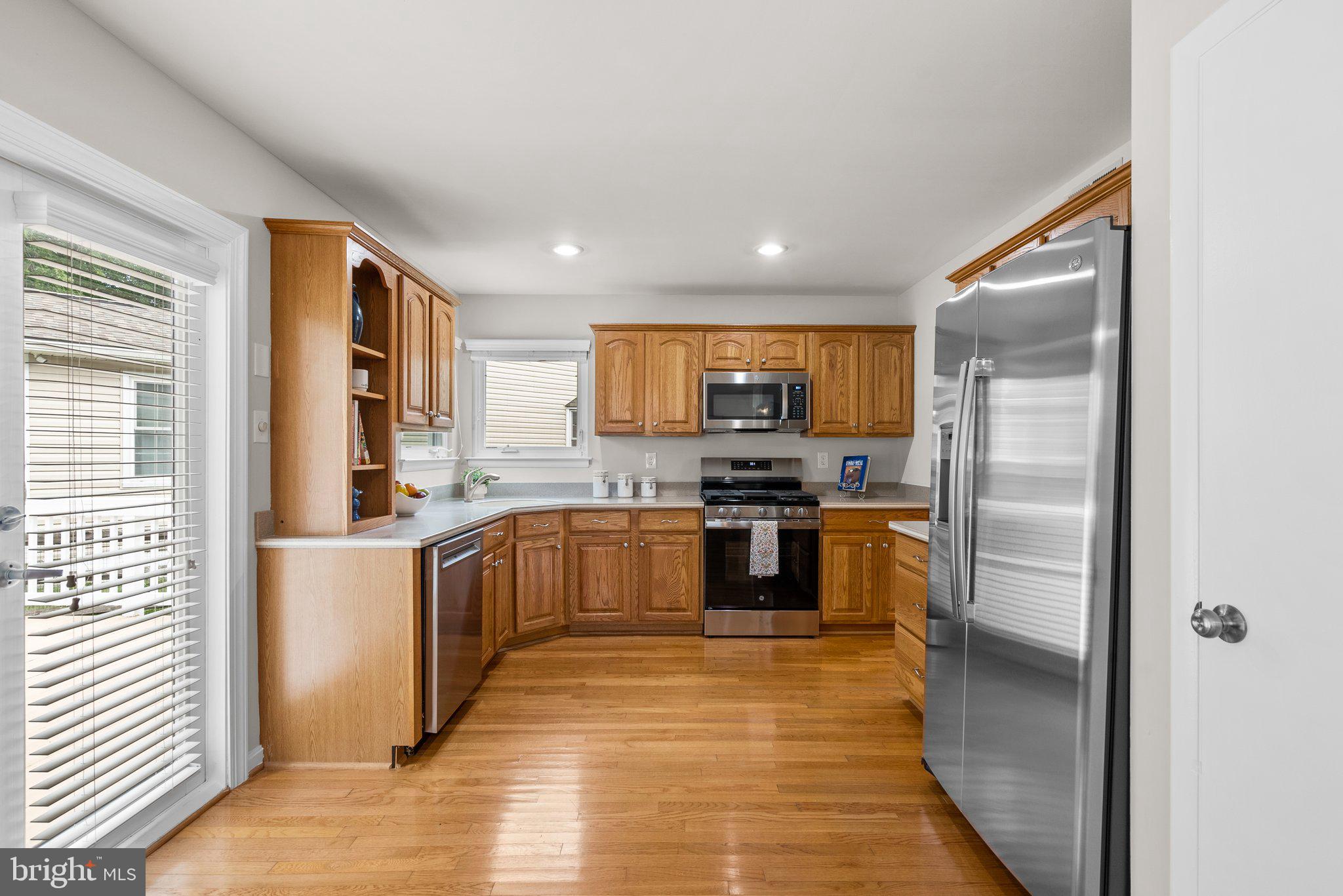 9717 Dixie Ridge Terrace Gaithersburg, MD 20882 - Photo 16 of 46 Gallery Image 16
