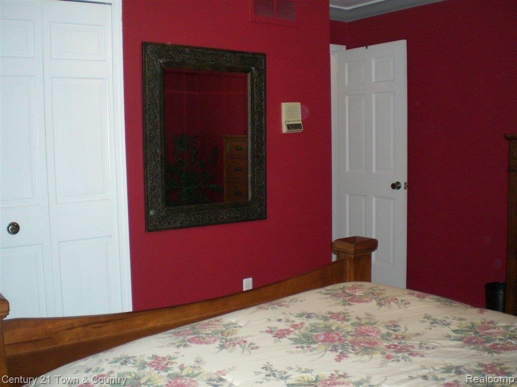 631 Deerfield Court Rochester, MI 48309 - Photo 23 of 25 Bedroom #2