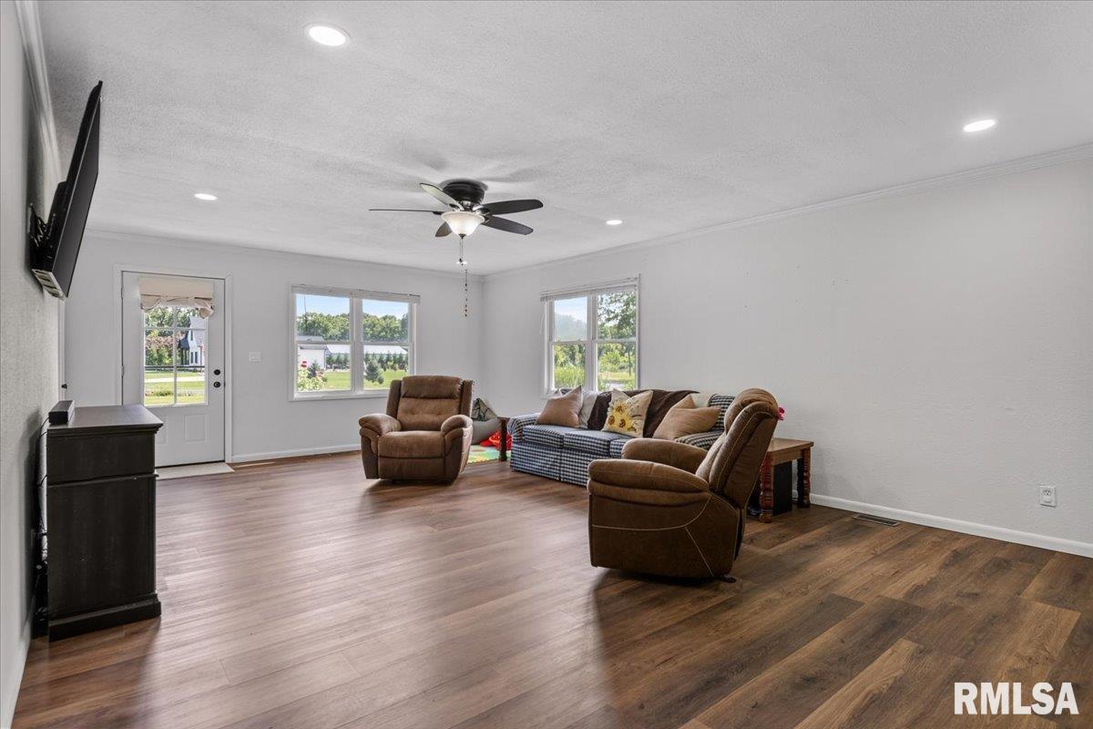 6203 Chicken Bristle Road Rochester, IL 62563 - Photo 8 of 49 Gallery Image 8