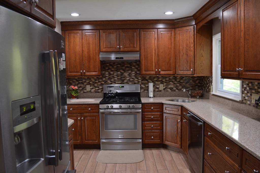 27 Helena Road Marshfield, MA 02050 - Photo 5 of 22 Gallery Image 5