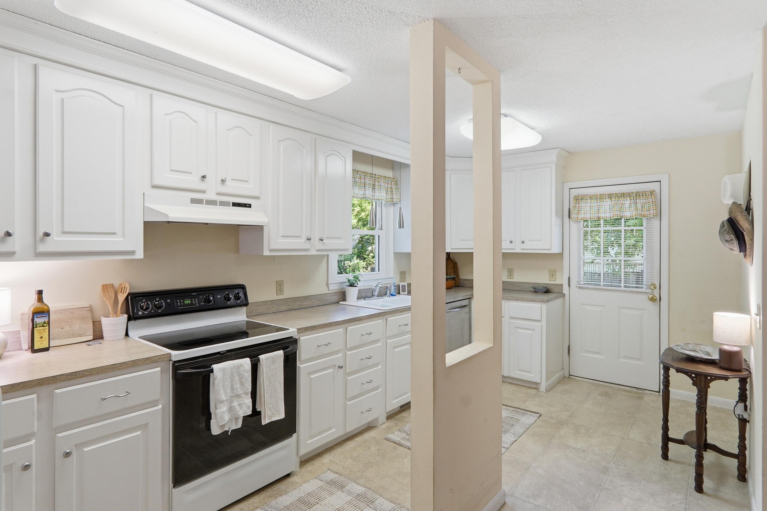36 Manor Boulevard Hanahan, SC 29410 - Photo 15 of 43 dsc00228_autoremove_44265147