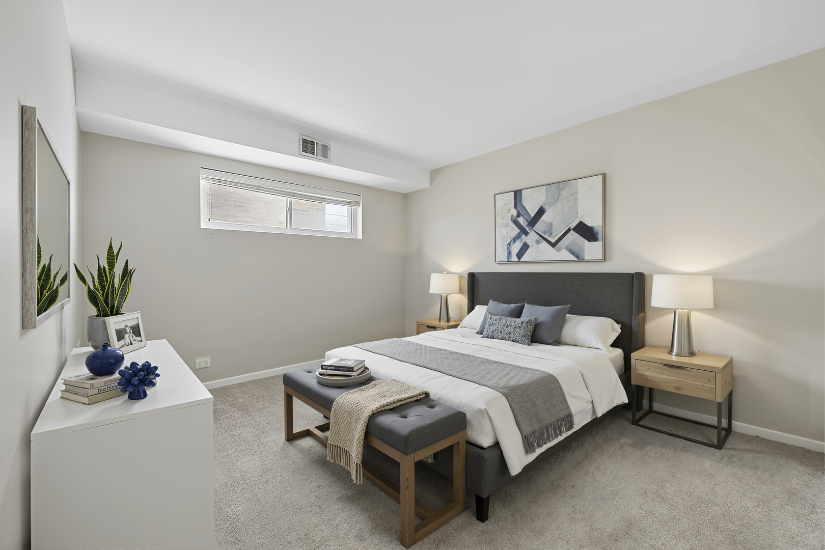 7320 Lake Street, Unit 1A River Forest, IL 60305 - Photo 6 of 22 a bedroom with a bed and a potted plant