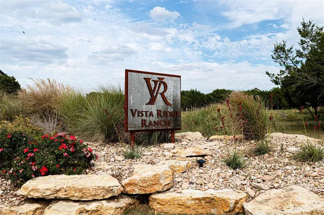 a view of a bunch of flowers and flowers around